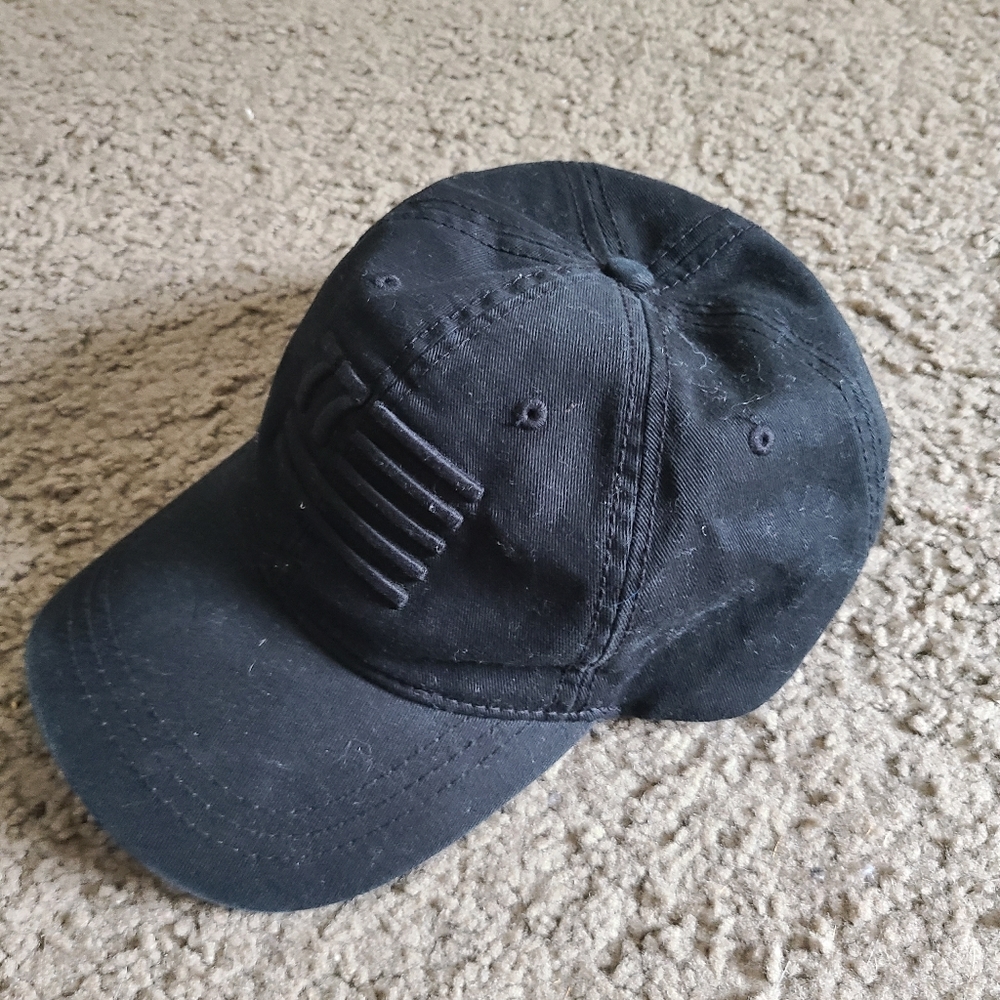Black baseball cap